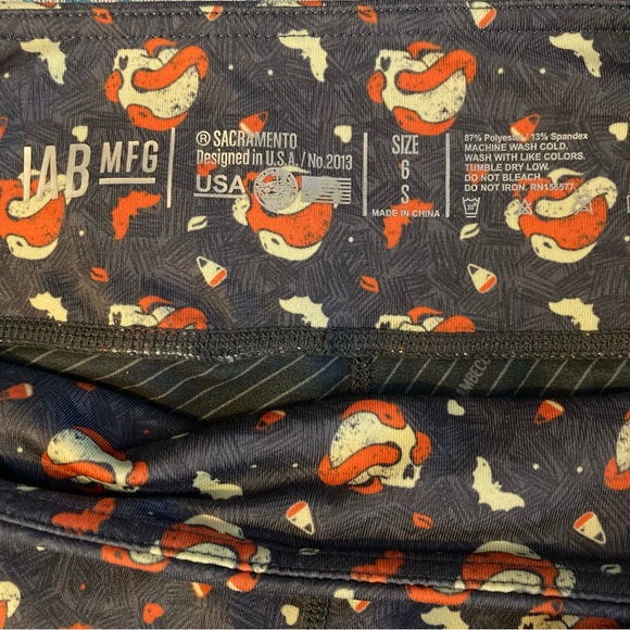 IAB 3-Inch No-Ride skulls shorts - Picture 2 of 4